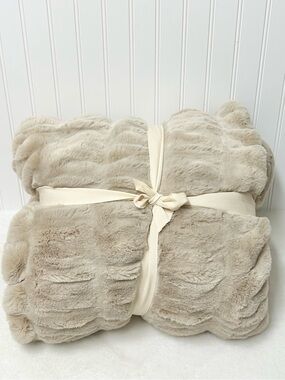 Pottery Barn Faux Fur Ruched Throw Champagne large